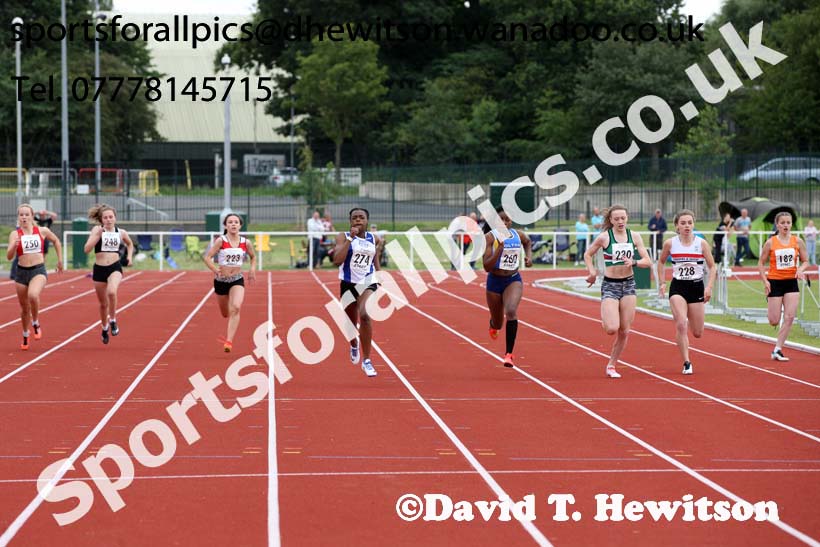 Girls under-15s 200 metres, Northern Under-13s, U-15s and 17s Championships. Photo: David T. Hewitson/Sports for All Pics